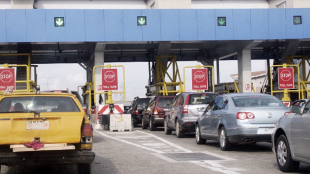 Lekki-Epe Toll Saga: Enraged Motorists, Commutters Threaten Showdown; Ask Ambode To Intervene